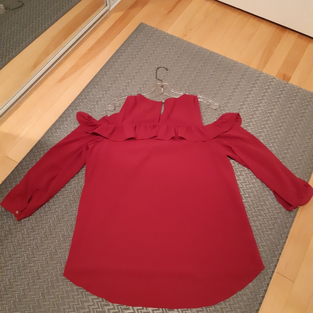 IMNYC Isaac Mizrahi cold shoulder top - Picture 2 of 7